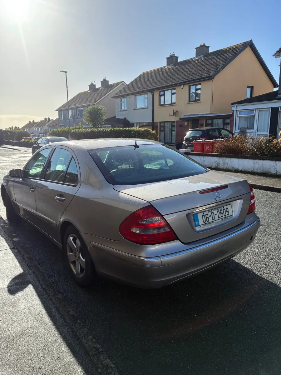 Mercedes-Benz E-Class 2006 - Image 4