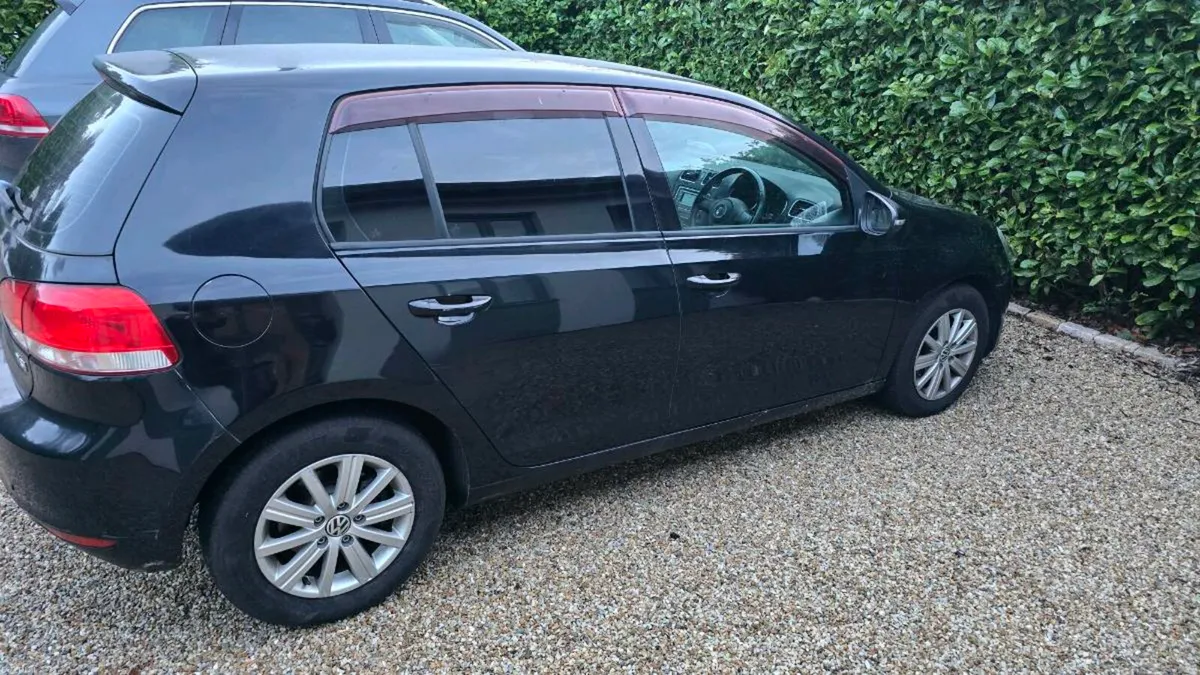 Volkswagen golf - Image 4