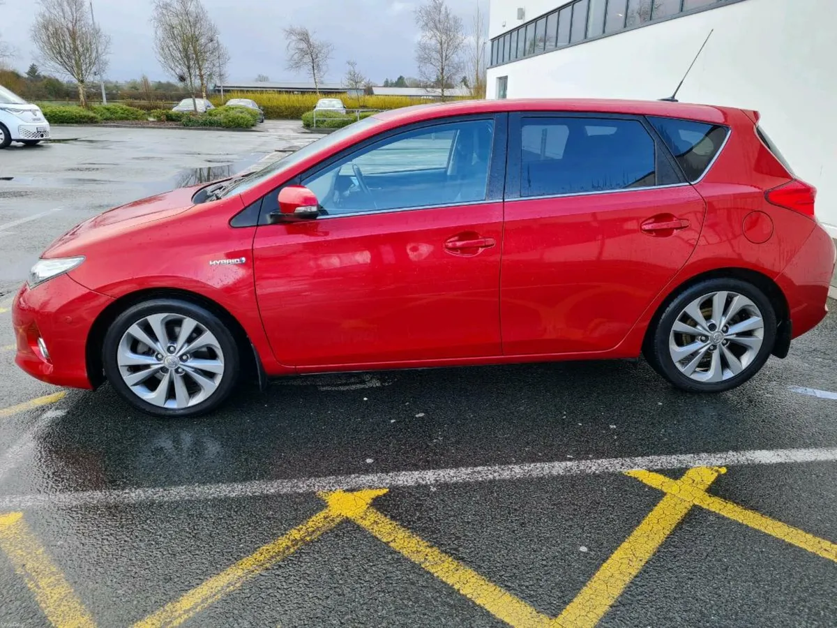 Toyota Auris Hybrid 2015 XL-Automatic - Image 2