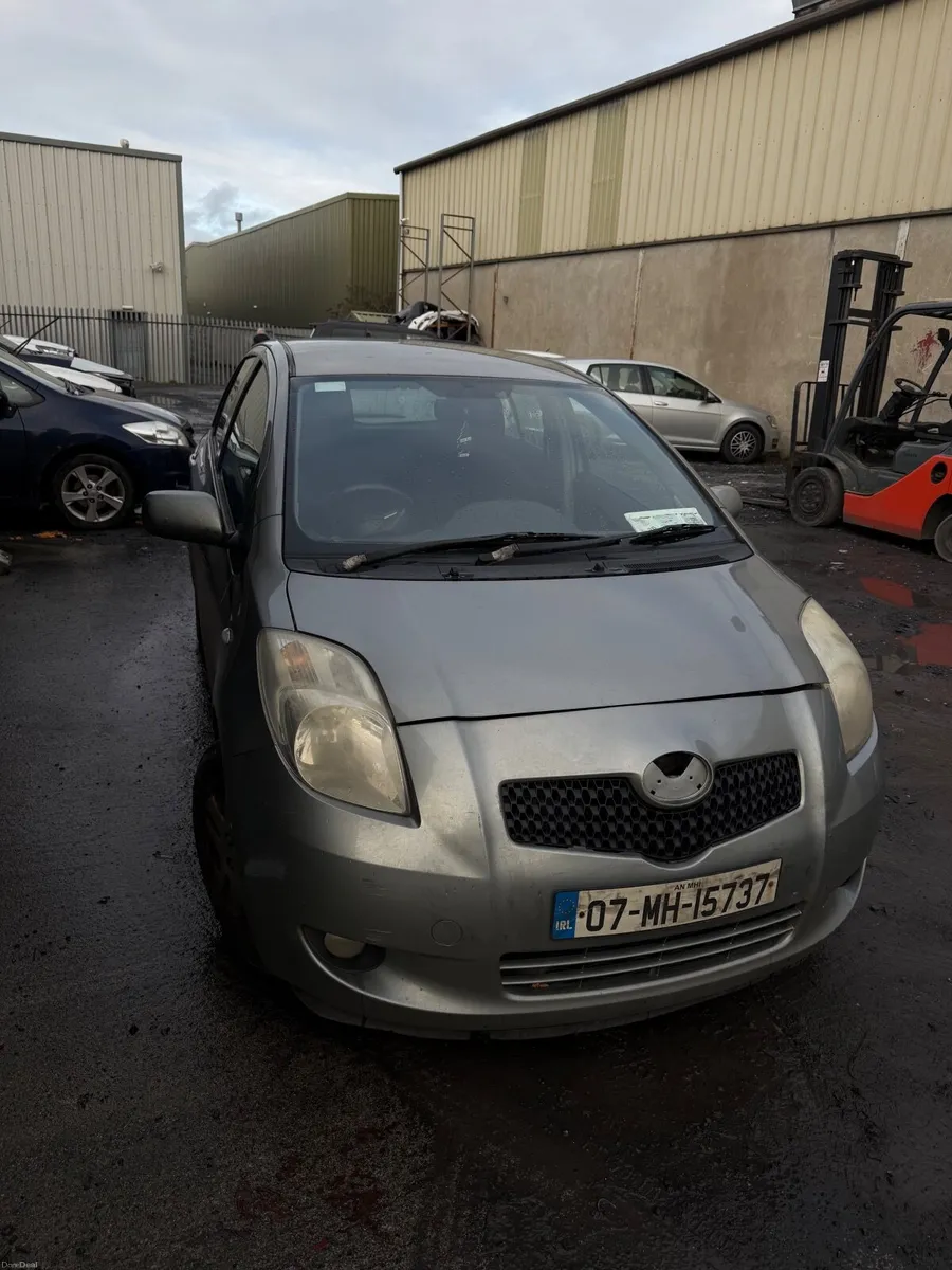 Toyota Yaris 2007 - Image 2