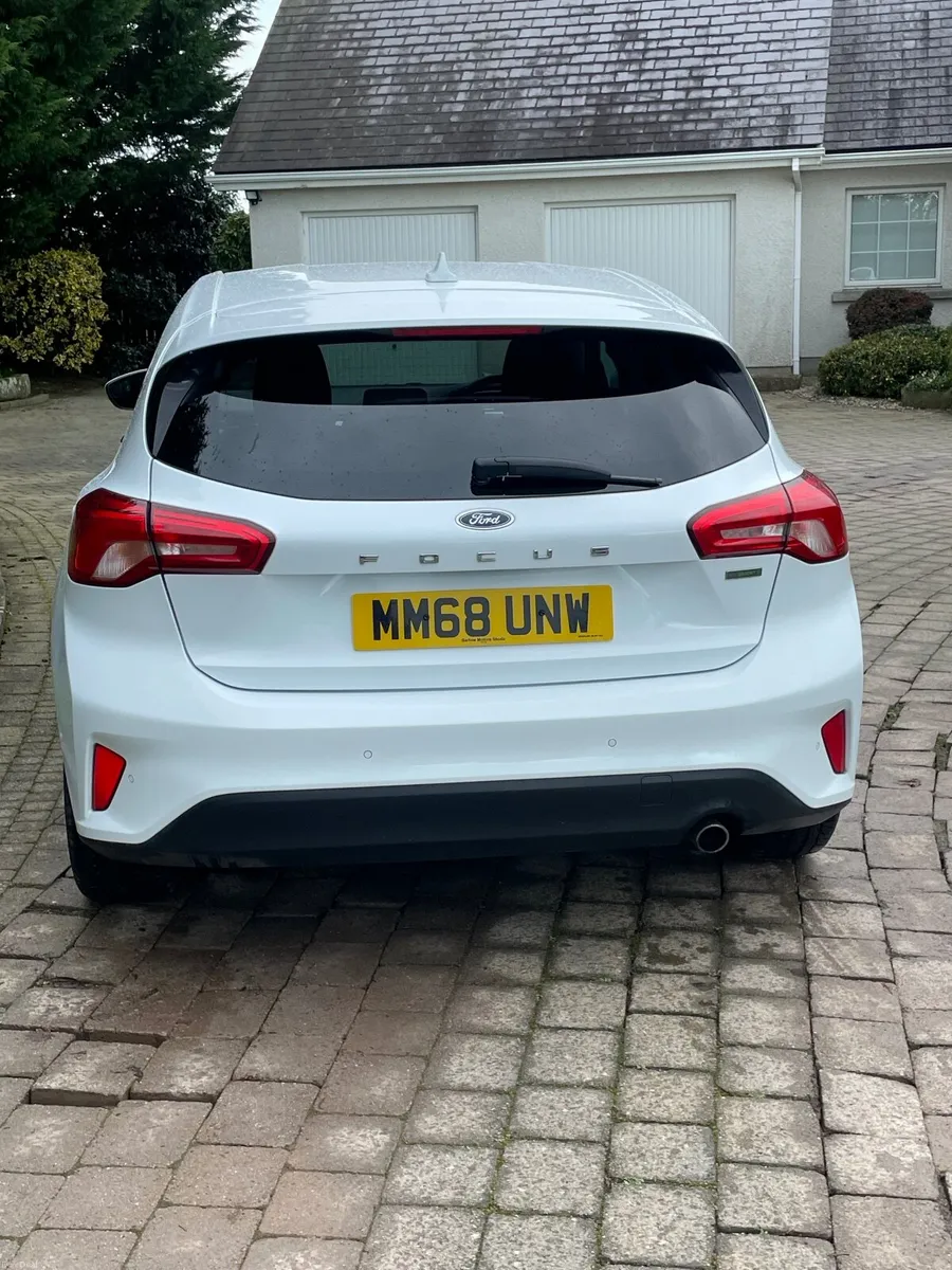 FORD FOCUS ZETEC 2018 WHITE - Image 3