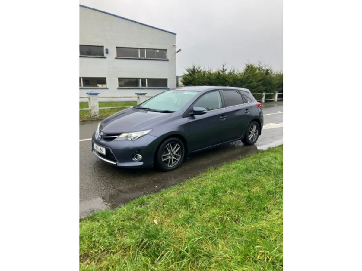 Toyota Auris 1.4 D-4D SOL 4DR 5DR - Image 1