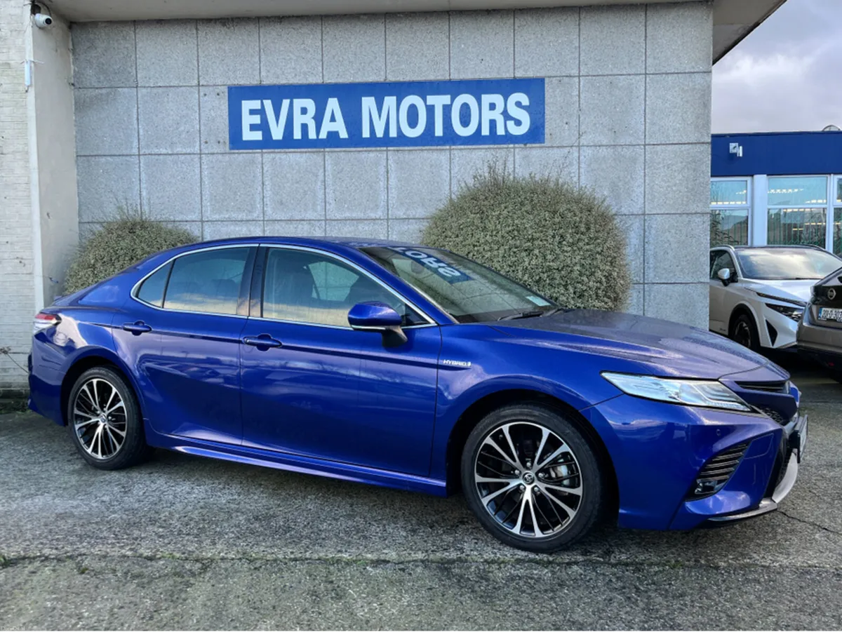 Toyota Camry WS HYBRID AUTOMATIC 2.5 PETROL //HALF - Image 3