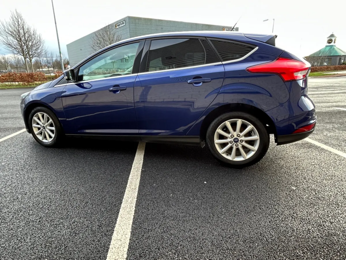 Ford Focus 1.5 TDCI TITANIUM 120PS 6SPEED 5DR - Image 4