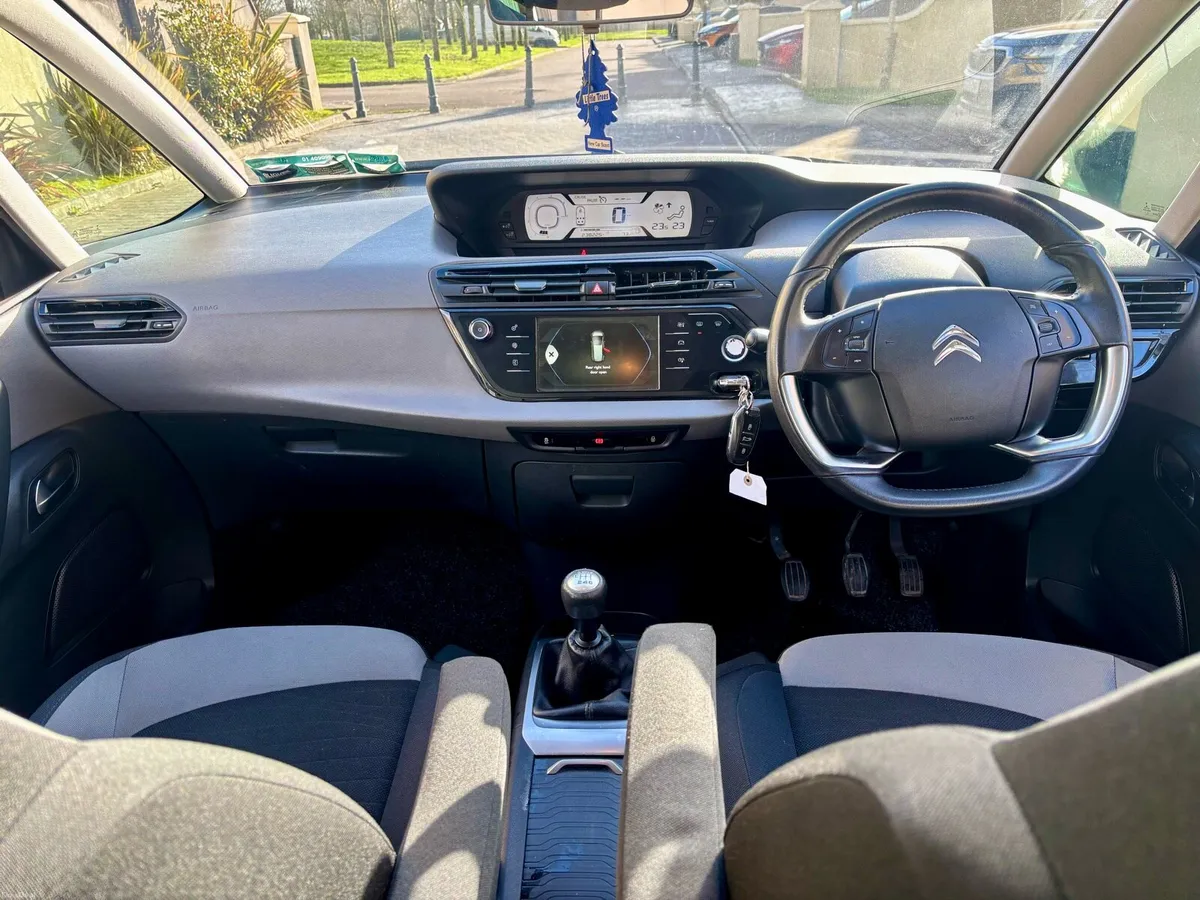 7 seater new model Picasso - Image 2