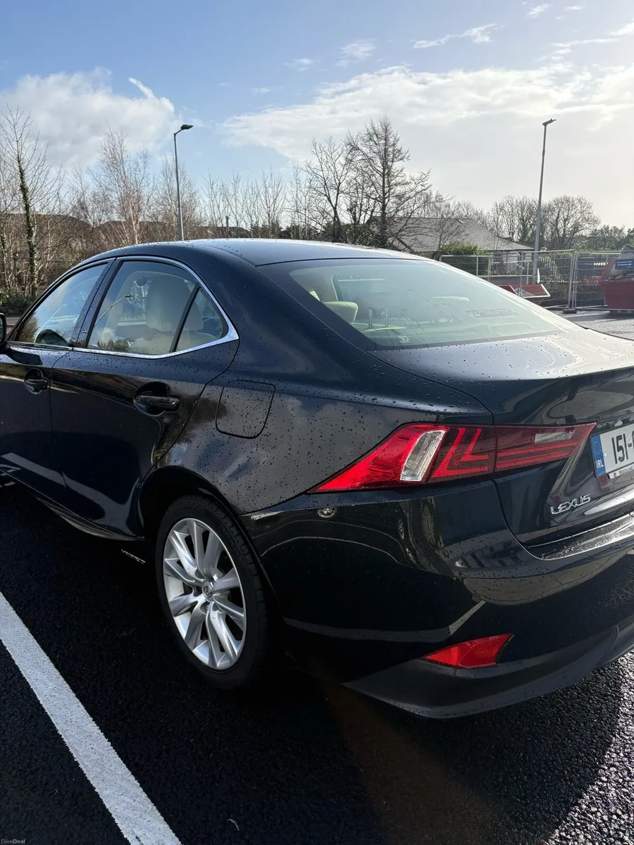 Lexus IS300h 2015 - Image 1