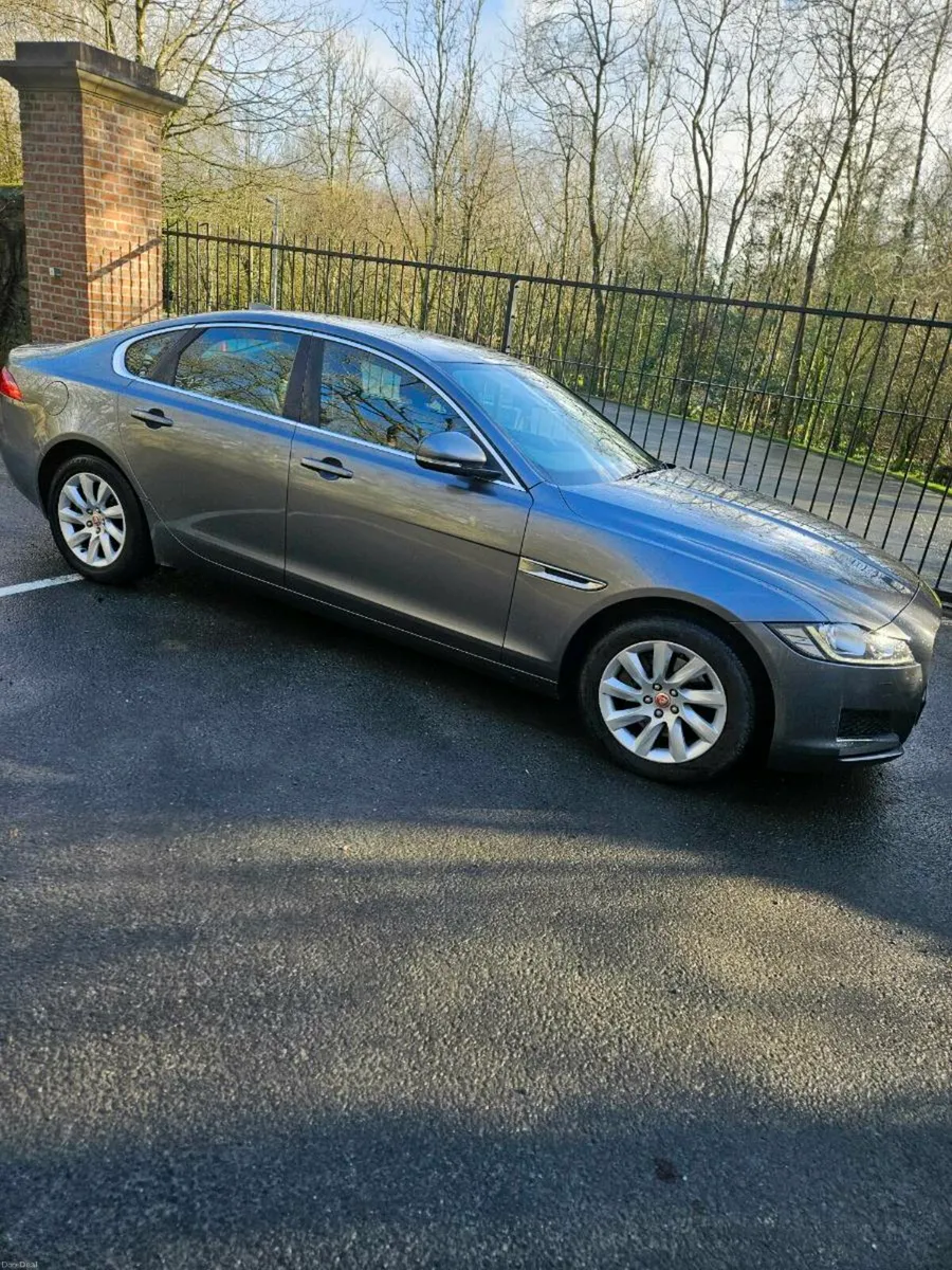 Jaguar XF - Image 2