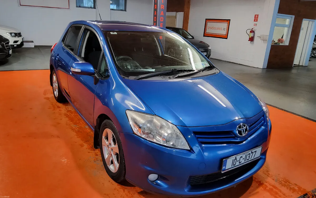Toyota Auris 2010 - Image 1