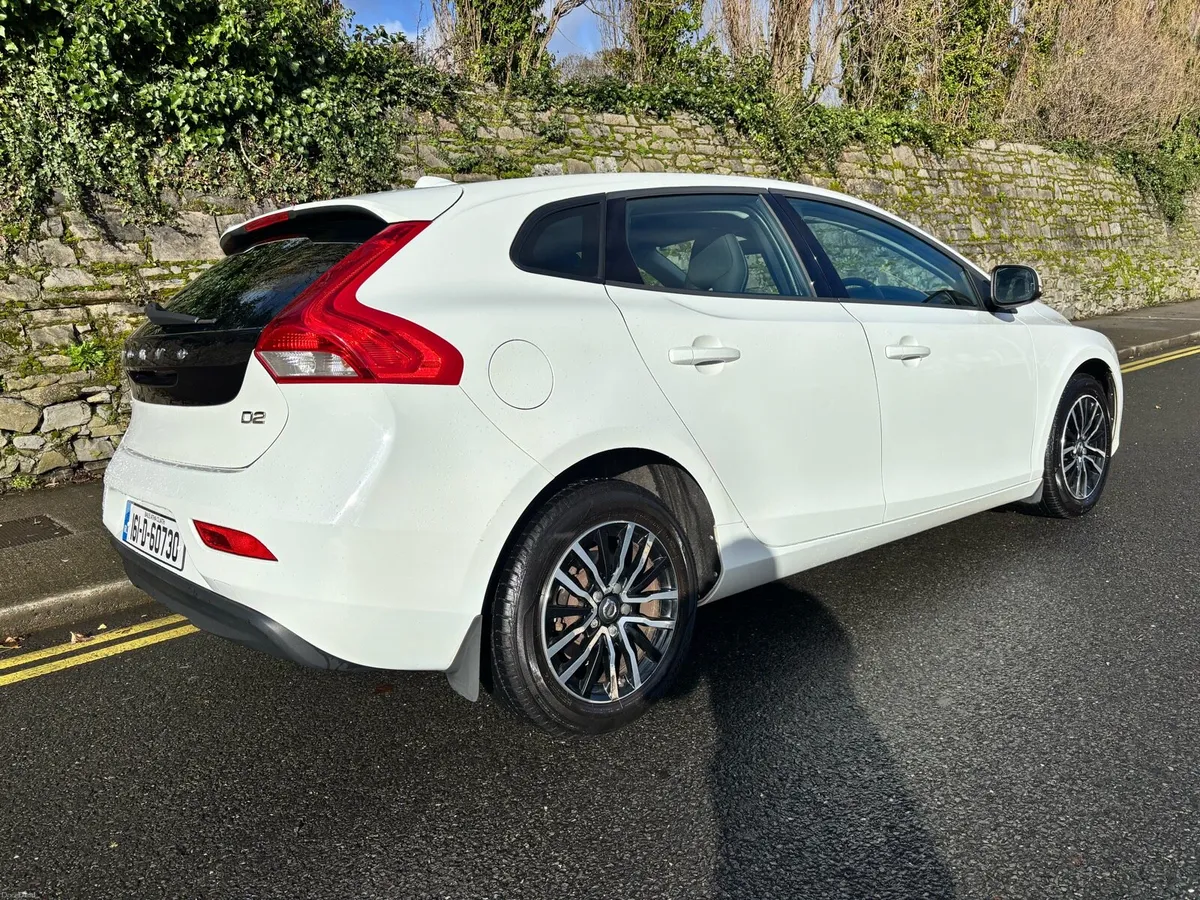 Volvo V40 2.0 D2 Momentum NCT 10/2026 - Image 4