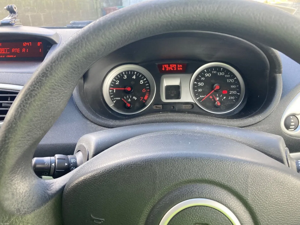 Renault Clio 2011 - Image 2