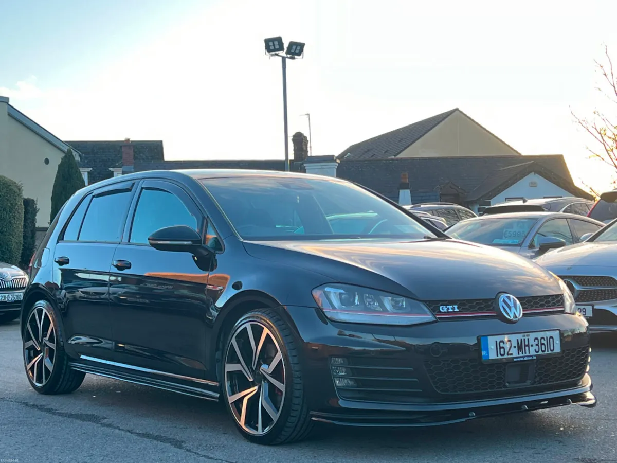 Volkswagen Golf GTI 220BHP DSG 5 DOOR *LOW KMS* - Image 3