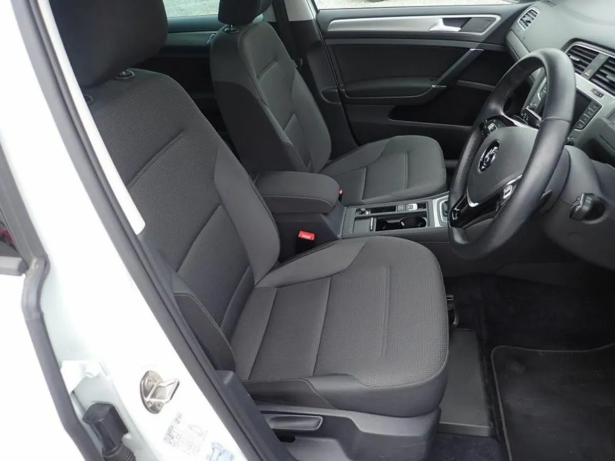 Volkswagen Golf 162 TSI Comfortline - Image 2