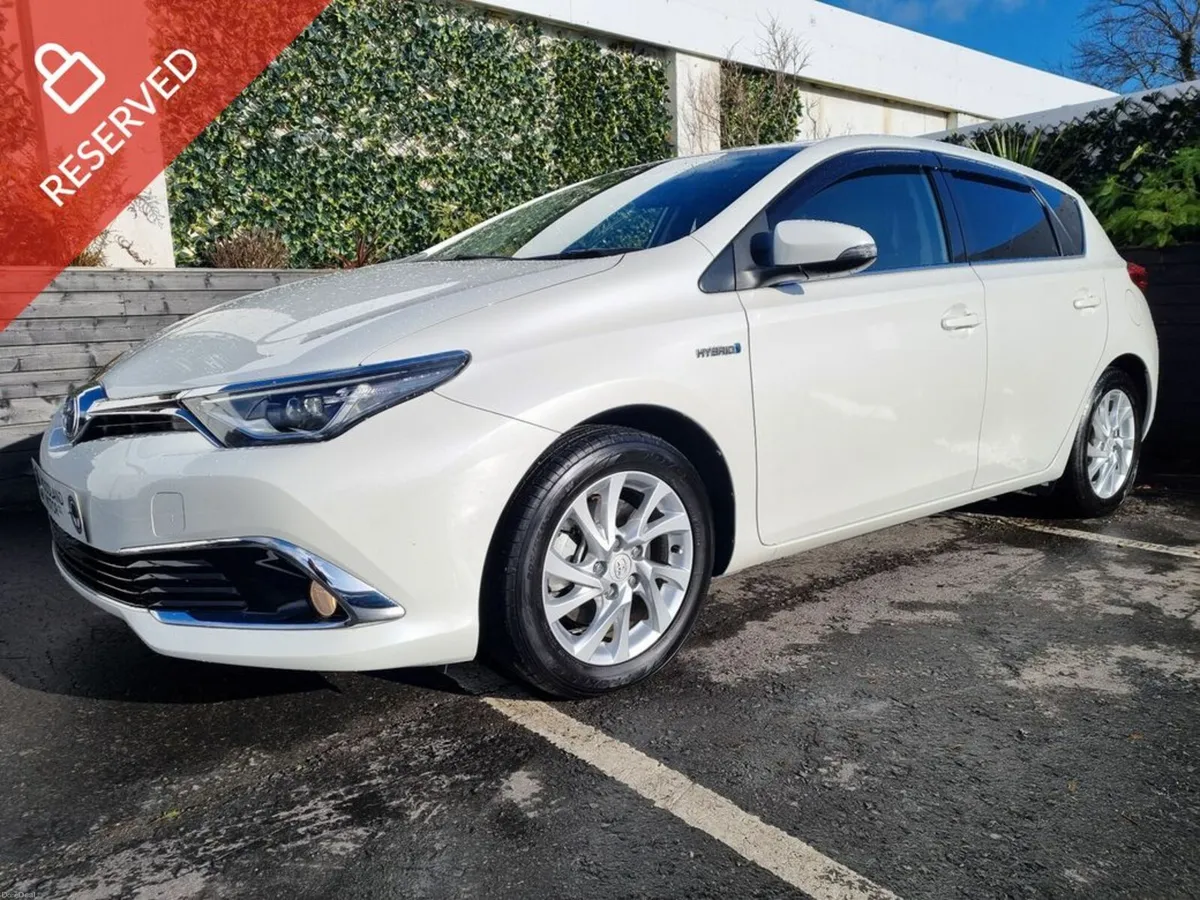 Toyota Auris 1.8 HYBRID DESIGN / LOW MILEAGE / TAX - Image 1