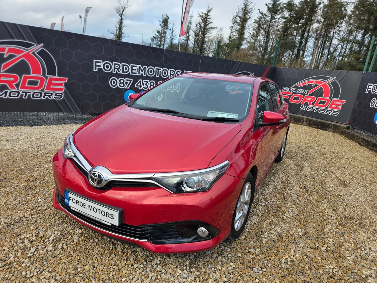 Toyota Auris 2017 - Image 2
