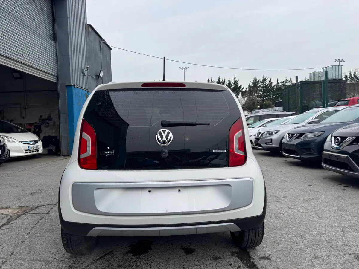 Volkswagen Up - Image 4