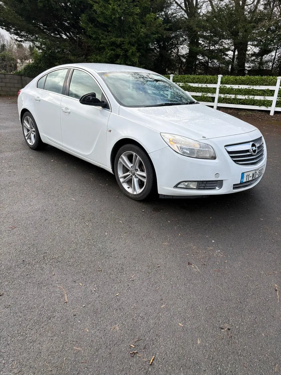 2011 Vauxhall insignia 200km sr - Image 1