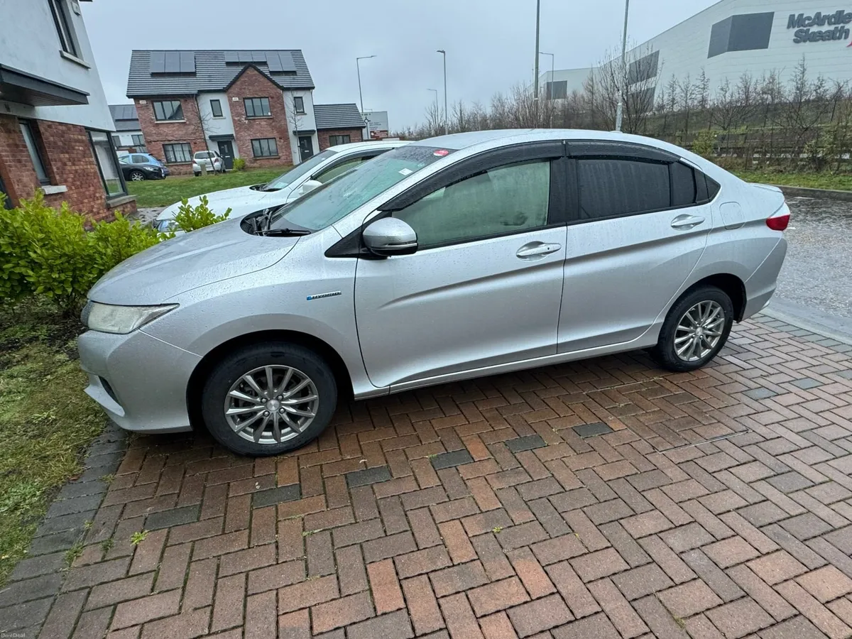 Honda Grace Hybrid - Image 1