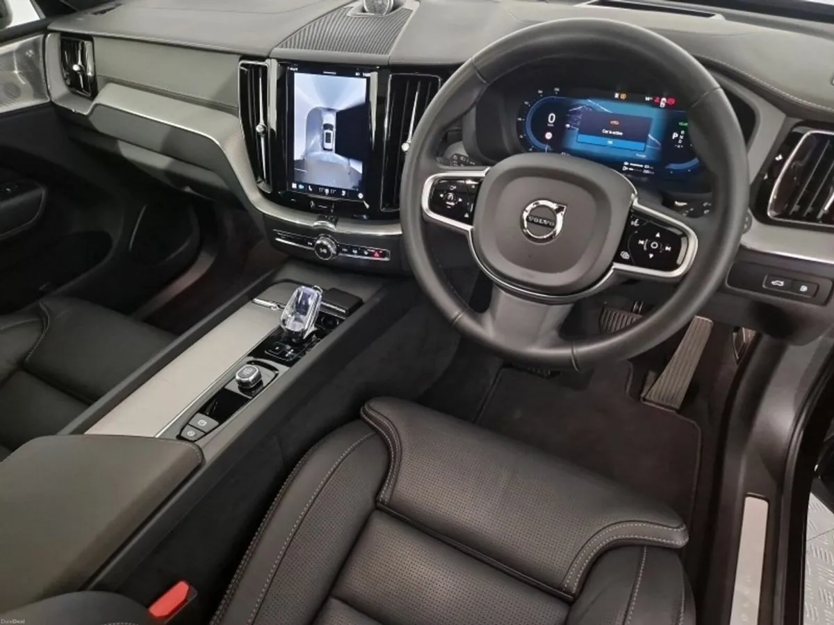 Volvo XC60 T8 AWD PHEV Ultra Black Edition - Image 3
