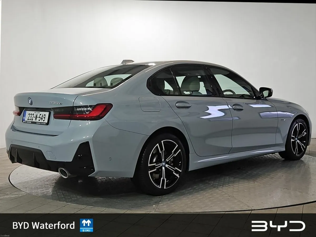 BMW 3-Series 330e M Sport PLUG IN HYBRID -  **Auto - Image 4