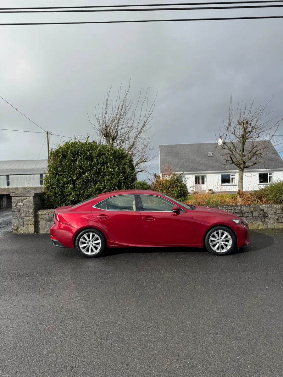 Lexus IS 2015 - Image 2
