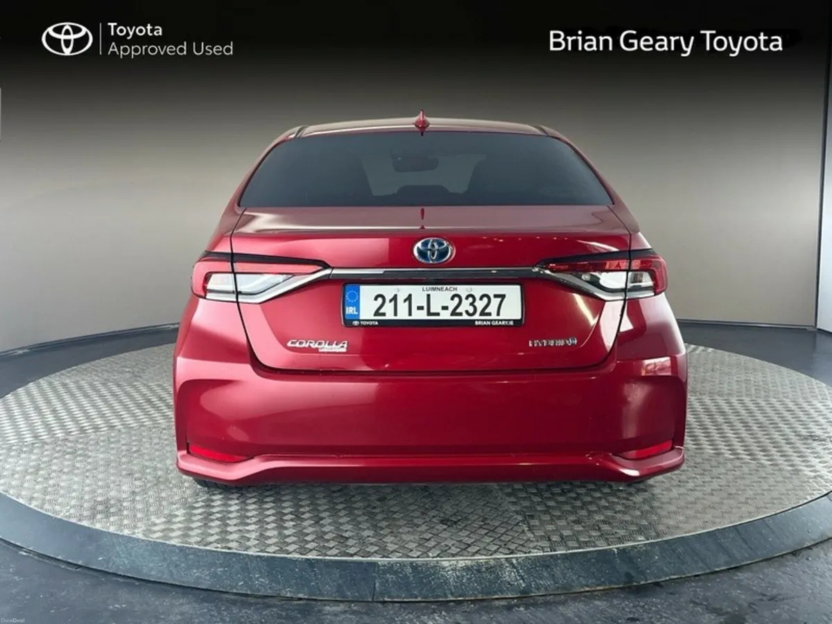 Toyota Corolla LunaSport Hybrid Saloon - Image 4