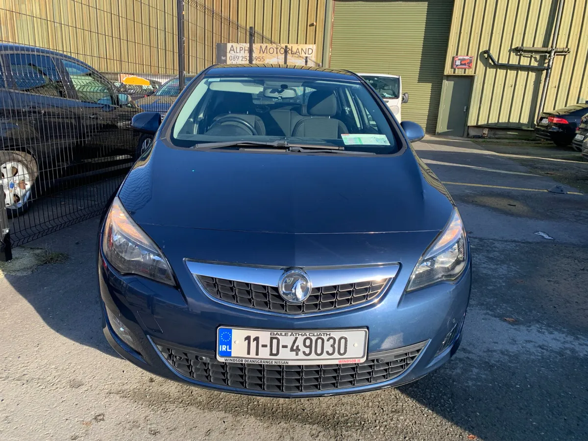 Vauxhall Astra 2011 Manual Diesel - Image 2