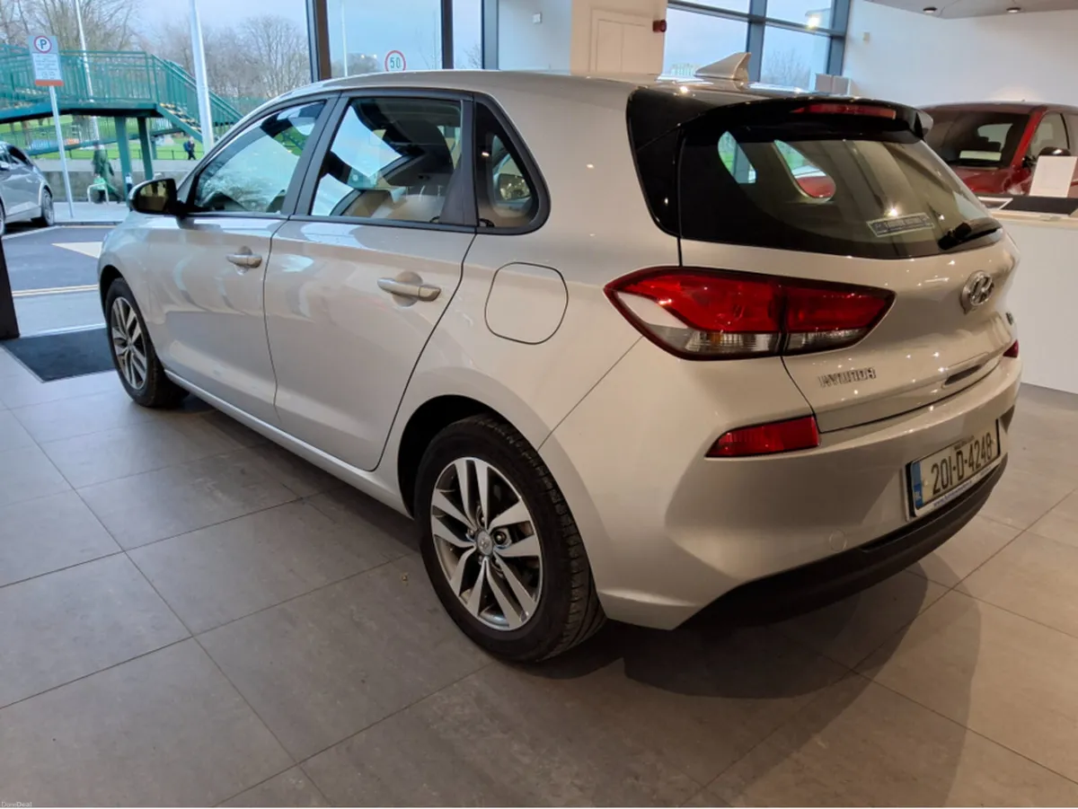 Hyundai i30 DELUXE ** NCT 01/28 **  Very Low kms * - Image 3