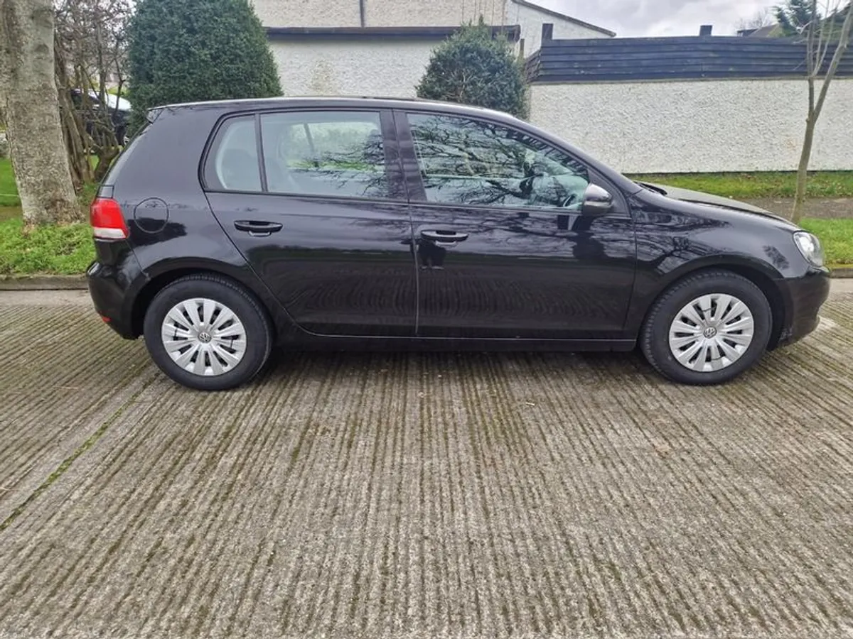 2010 Volkswagen Golf - Image 1
