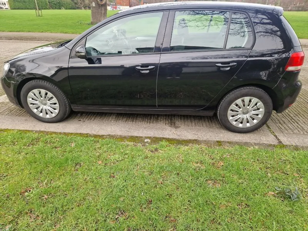 2010 Volkswagen Golf - Image 3