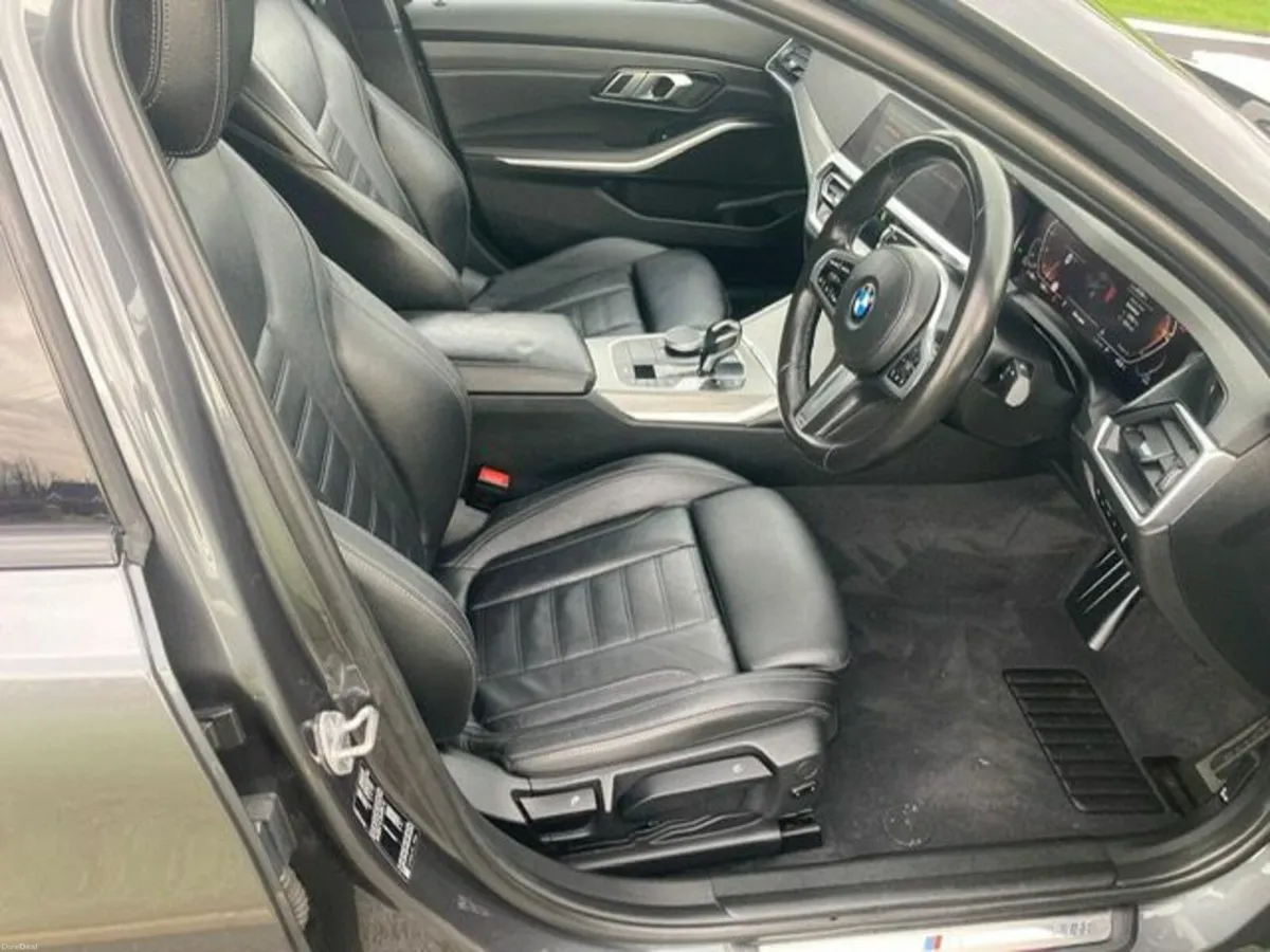 BMW 318D M SPORT *KITTED*NAV*REVERSE CAMERA* - Image 3