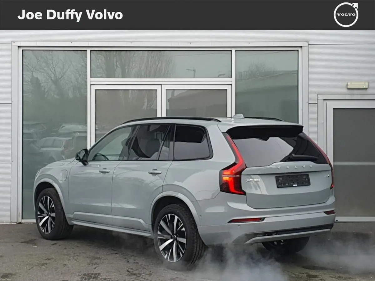 Volvo XC90 T8 PHEV AWD Plus Dark - Image 3