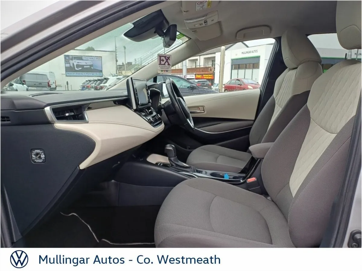 Toyota Corolla 1.8 Hybrid Luna Sport Saloon - Image 4