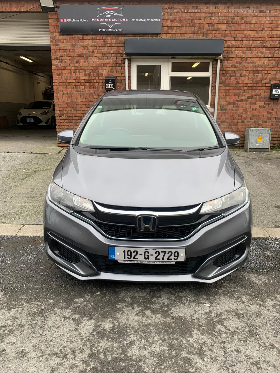 Honda Fit 1.5L Hybrid 2019 - Image 2