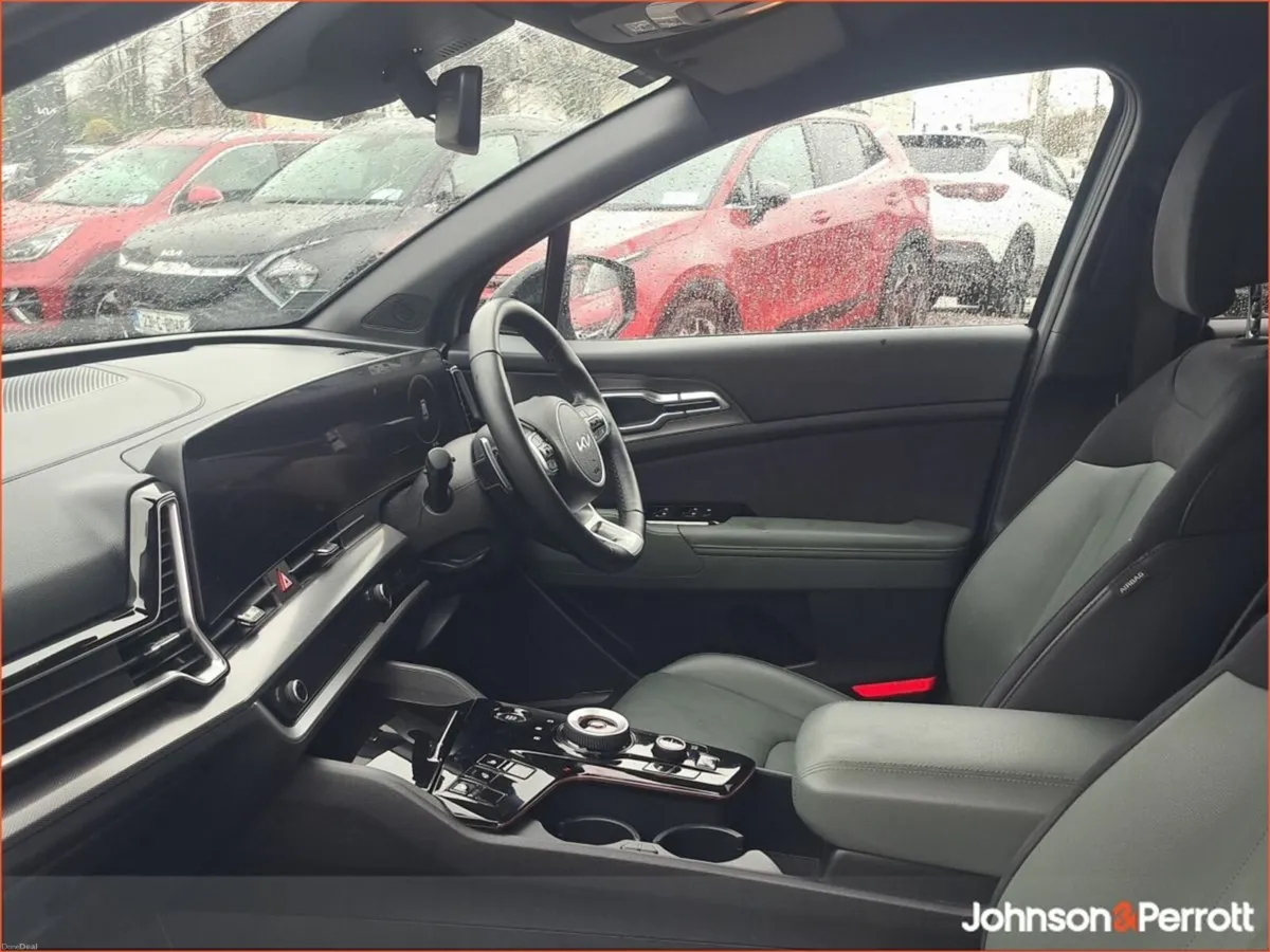 Kia Sportage Anniversary Edition Plug-in Hybrid - Image 3