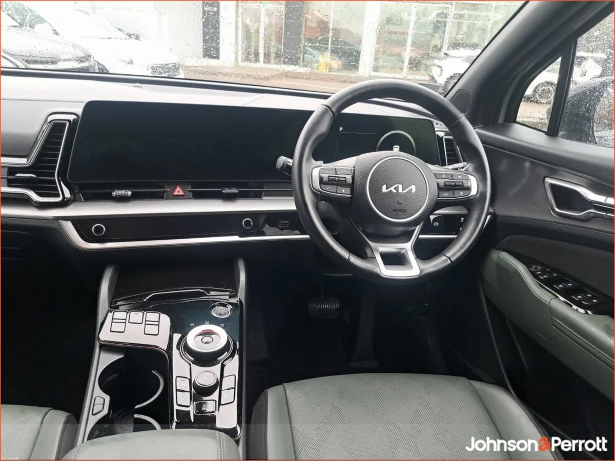 Kia Sportage Anniversary Edition Plug-in Hybrid - Image 4