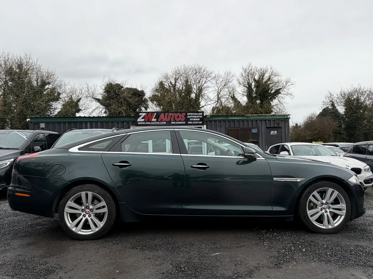 151 Jaguar XJ 3.0 D Premium Luxury - Image 4