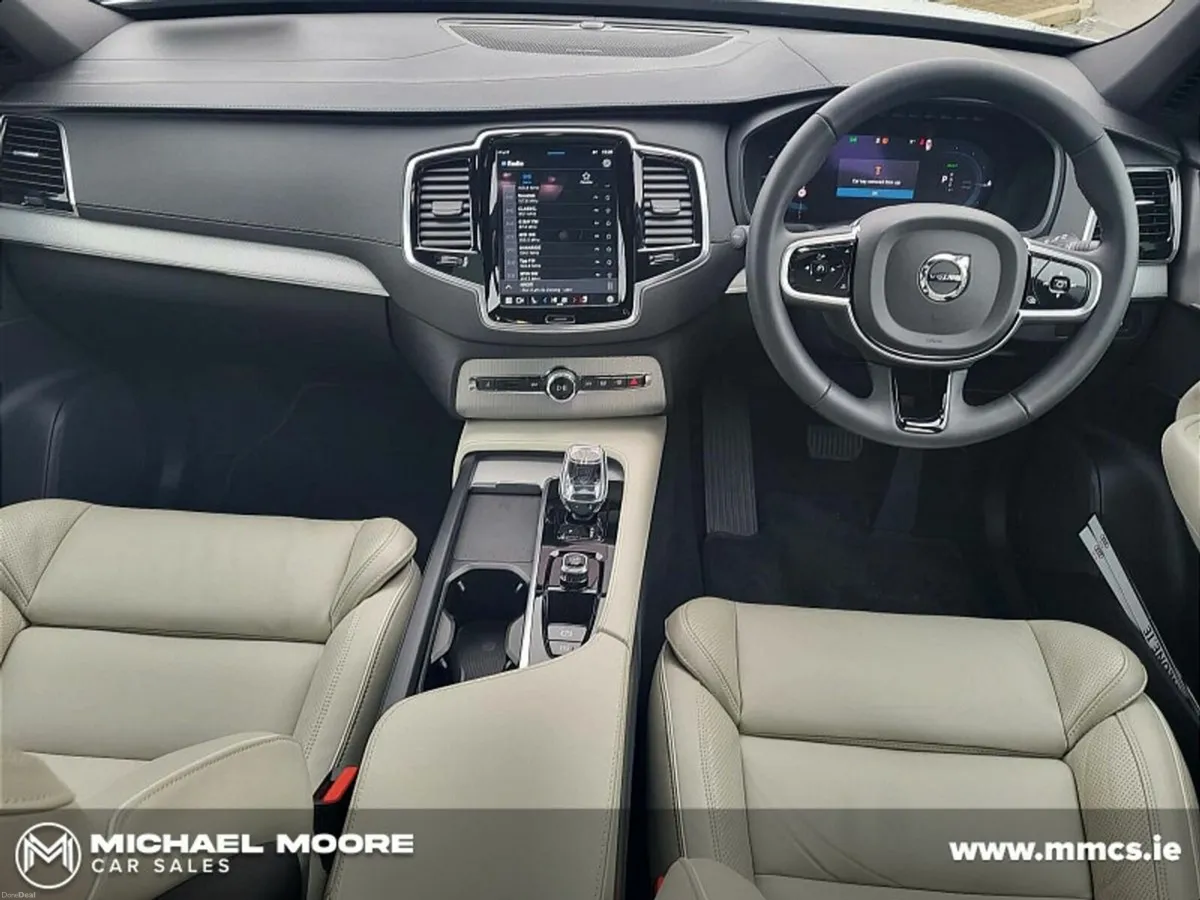 Volvo XC90 T8 PHEV AWD Plus Dark AUTO*(7 SEATER, P - Image 2
