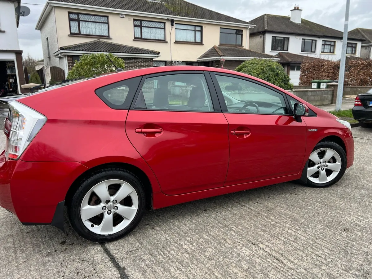 Toyota Prius 1.8 hybrid (low mileage) - Image 3