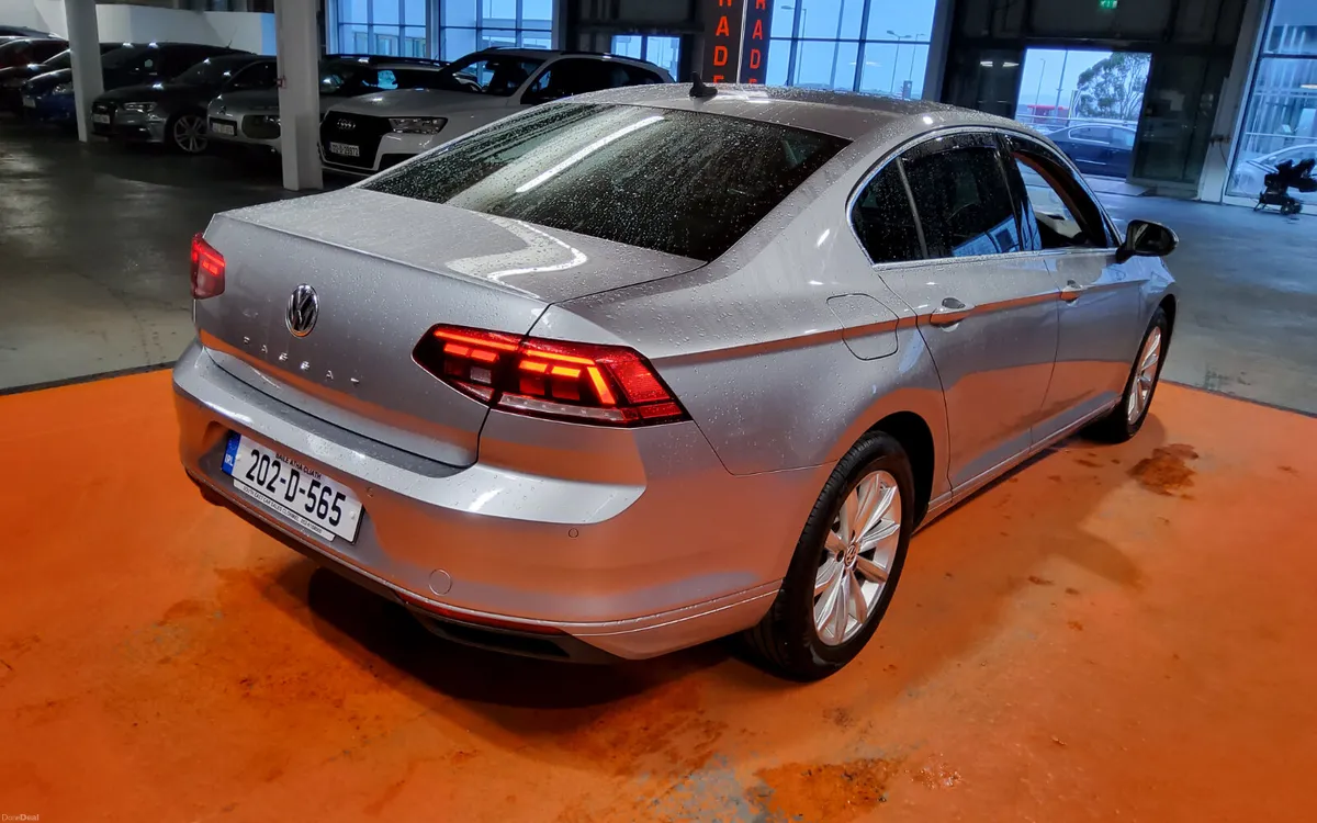 Volkswagen Passat 2020 - Image 4