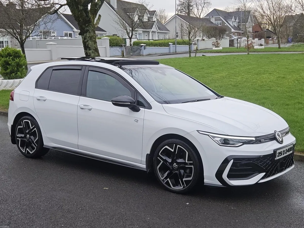 Volkswagen Golf R-Line 2025 - Image 2