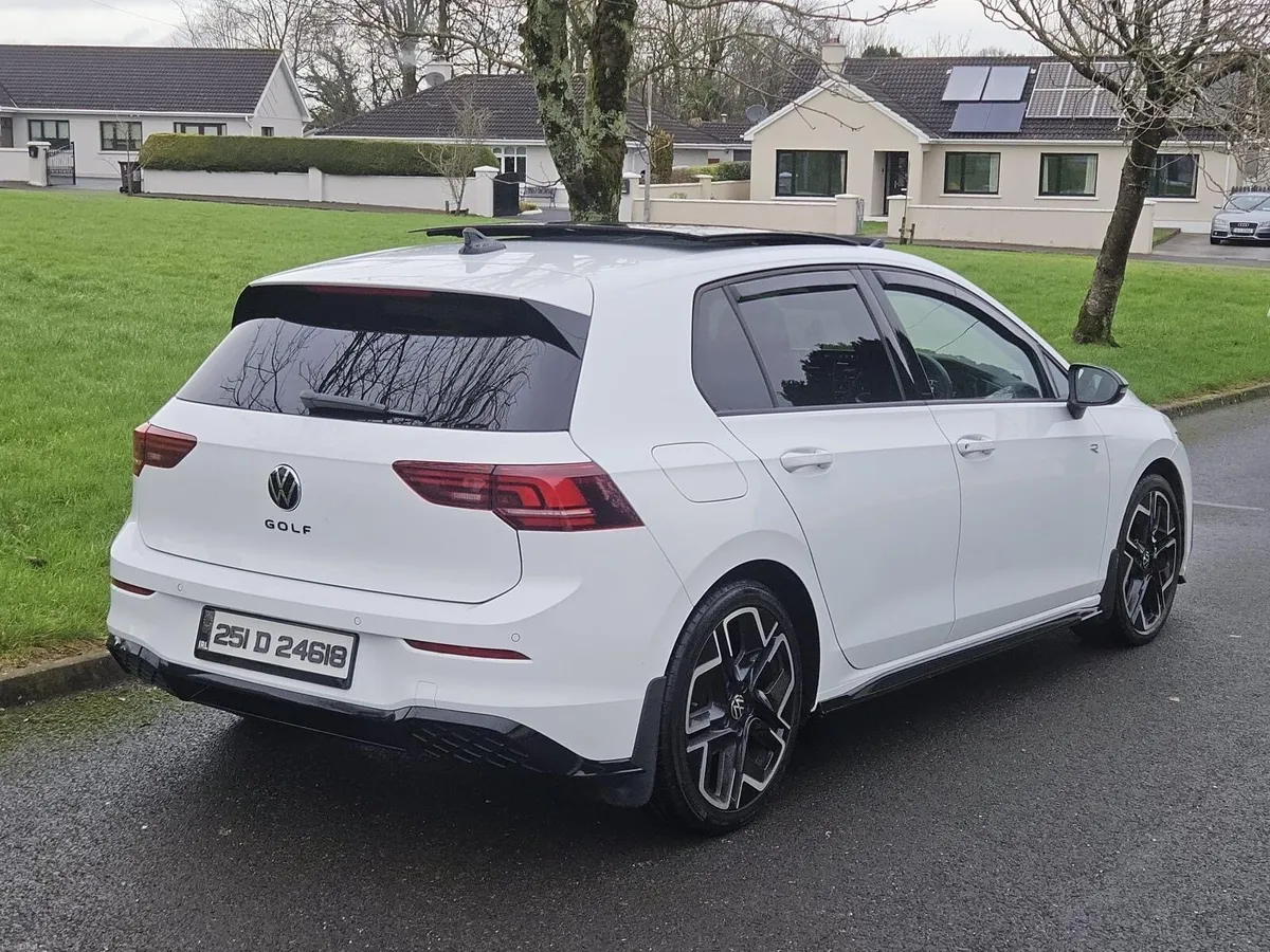 Volkswagen Golf R-Line 2025 - Image 4