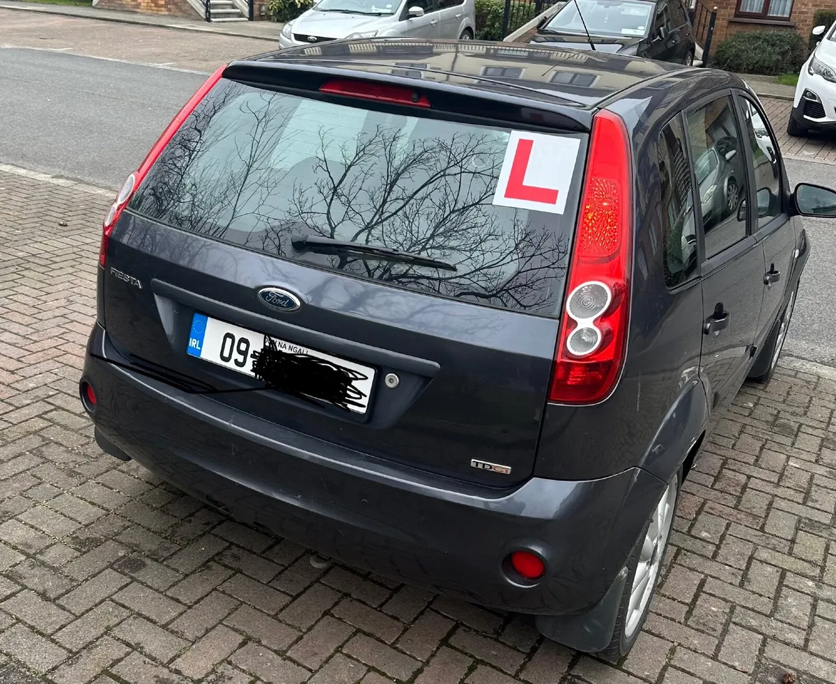 Ford Fiesta 2009 - Image 2