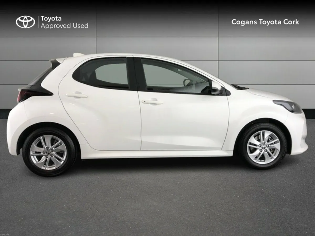 Toyota Yaris Hybrid Luna - Image 3