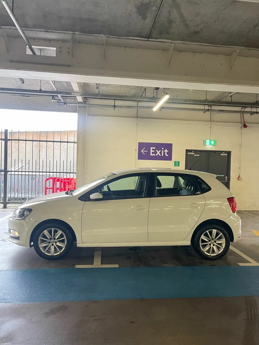 Volkswagen Polo 2015 - Image 2
