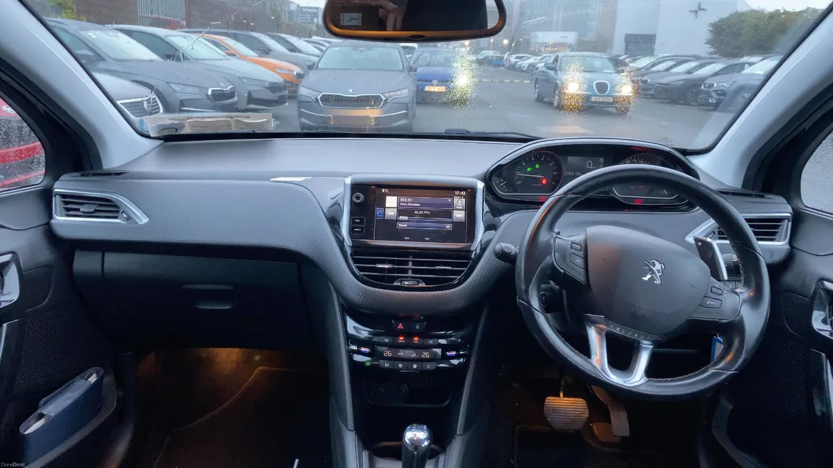 Peugeot 208 2017  1.2 AUTOMATIC PETROL - Image 3