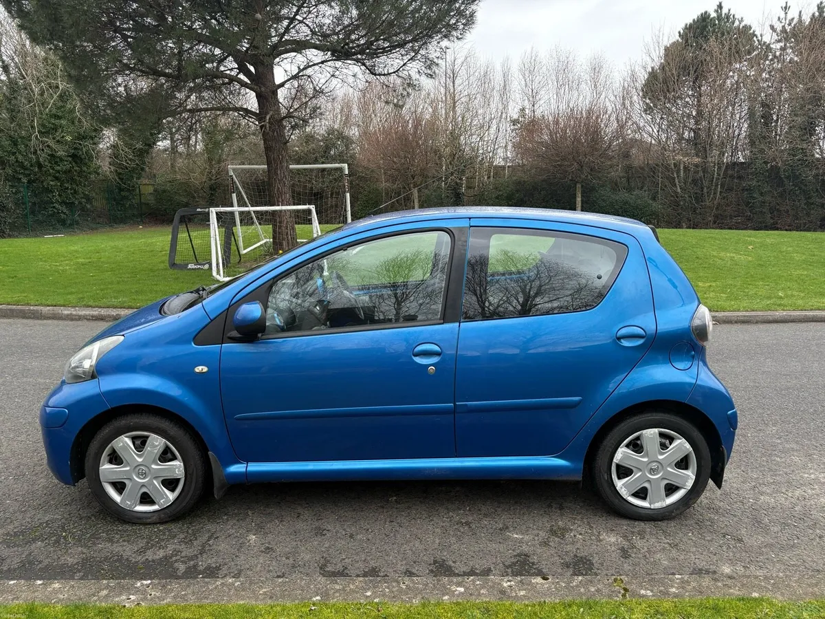 10 TOYOTA AYGO 1.0 PETROL - Image 4