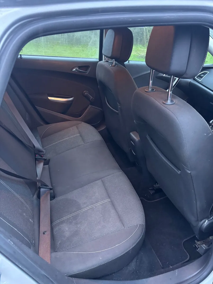 Vauxhall Astra 2012 1.6 petrol - Image 4