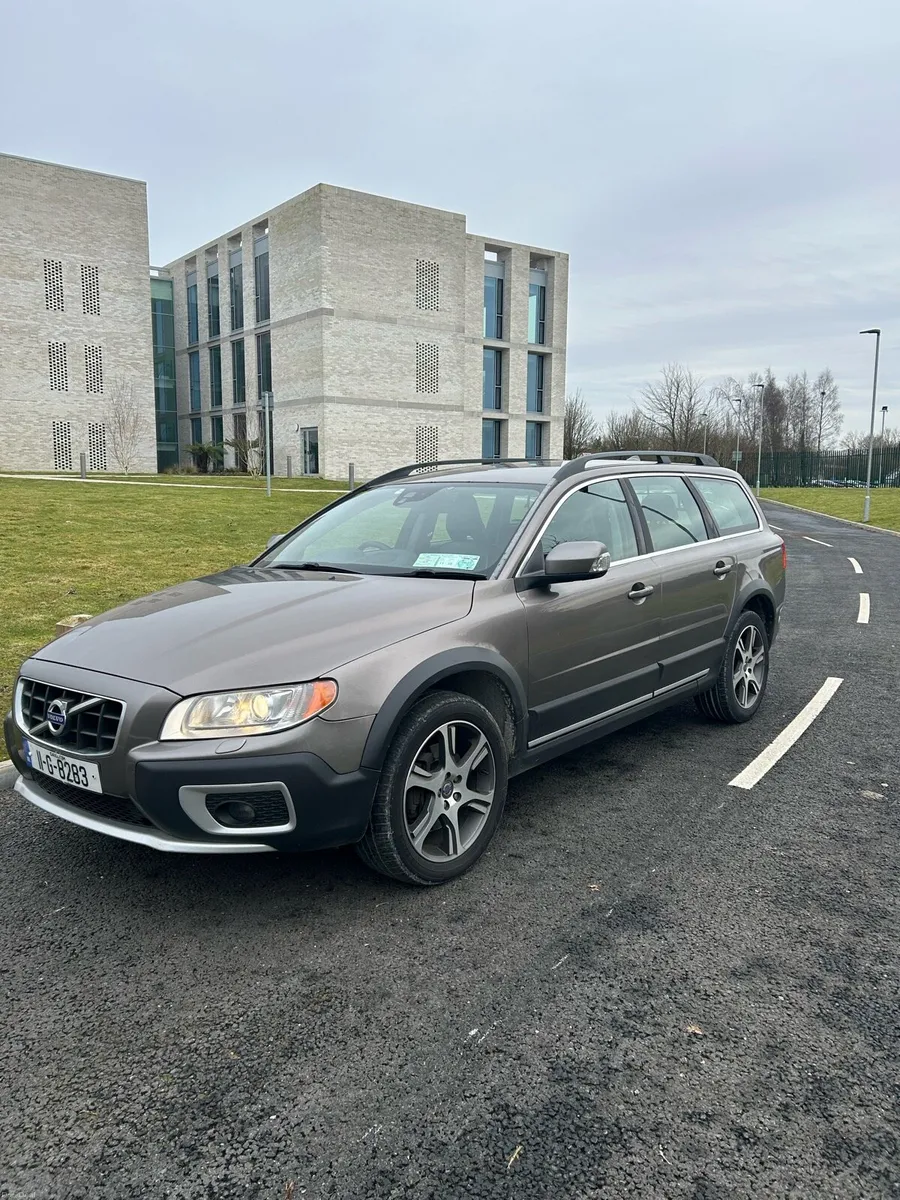 2011 Volvo XC70 - Image 2