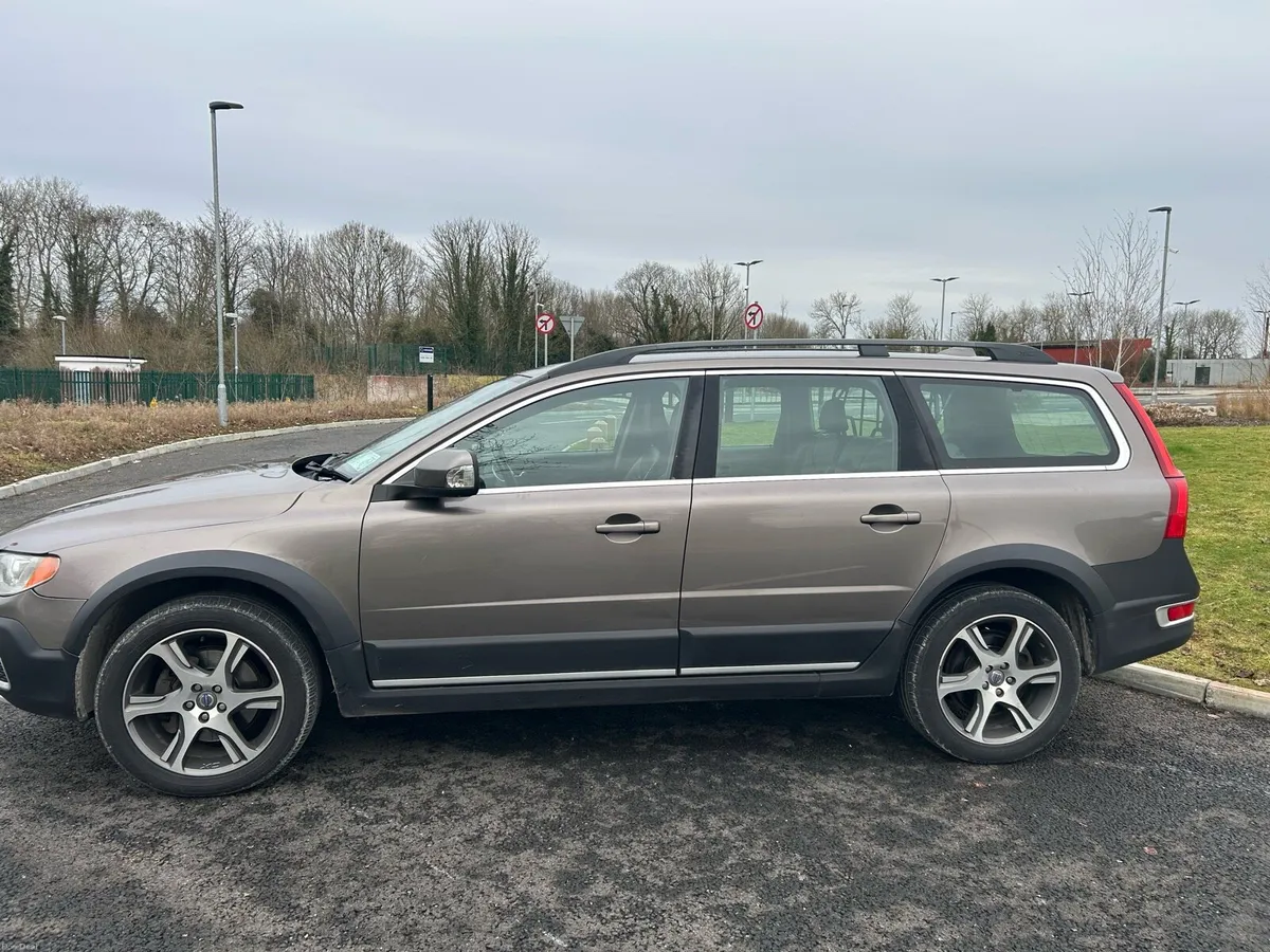 2011 Volvo XC70 - Image 3