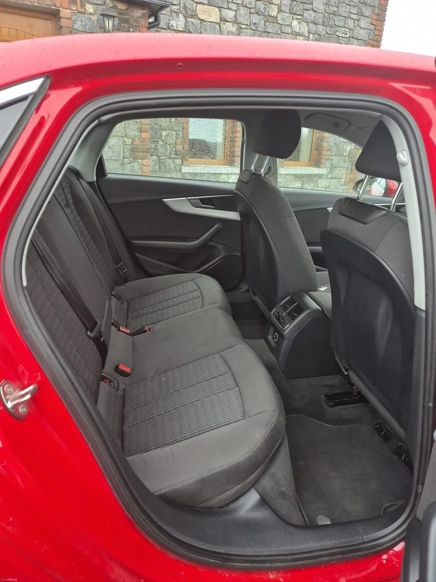 Audi A4 2017 - Image 2